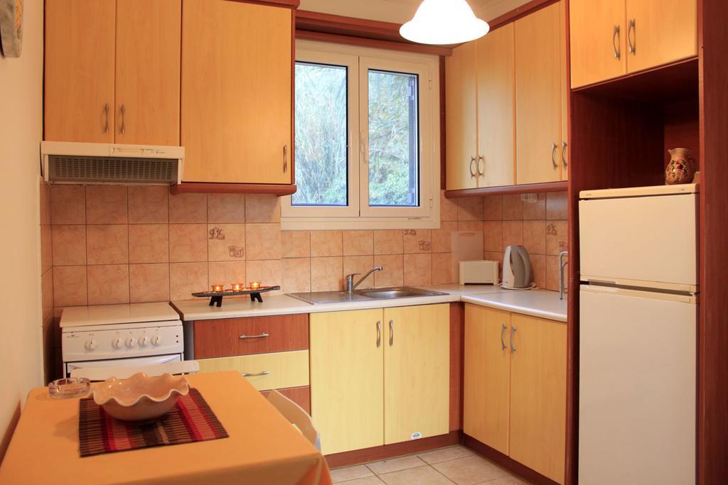 Tonias Houses - Thea House And Vrachos Attic Appartment اليكاناس الغرفة الصورة