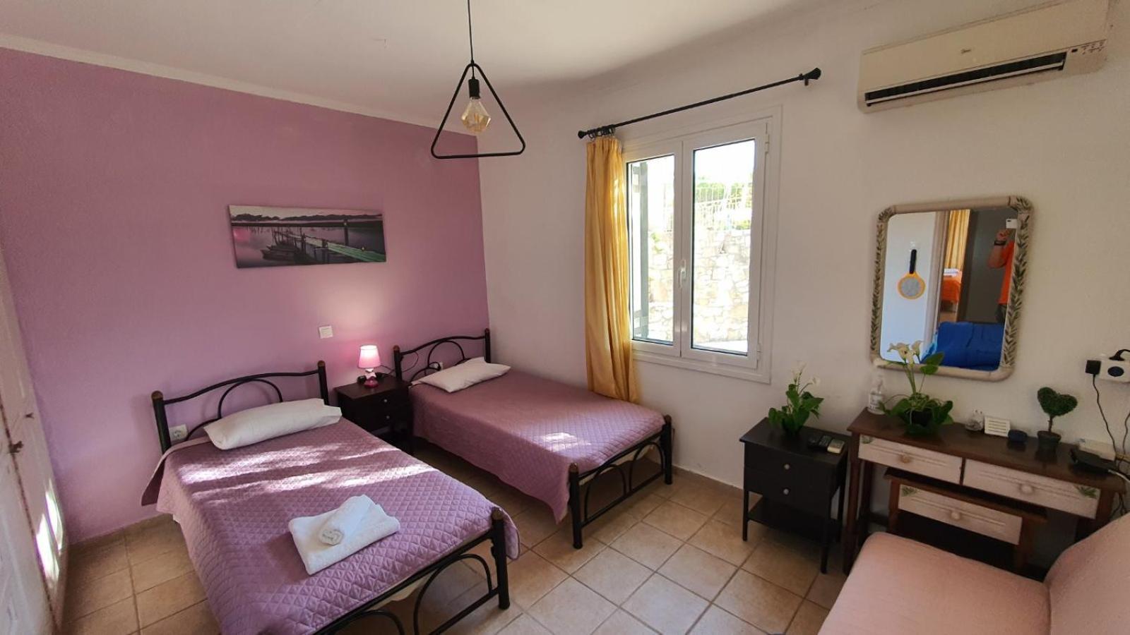Tonias Houses - Thea House And Vrachos Attic Appartment اليكاناس الغرفة الصورة