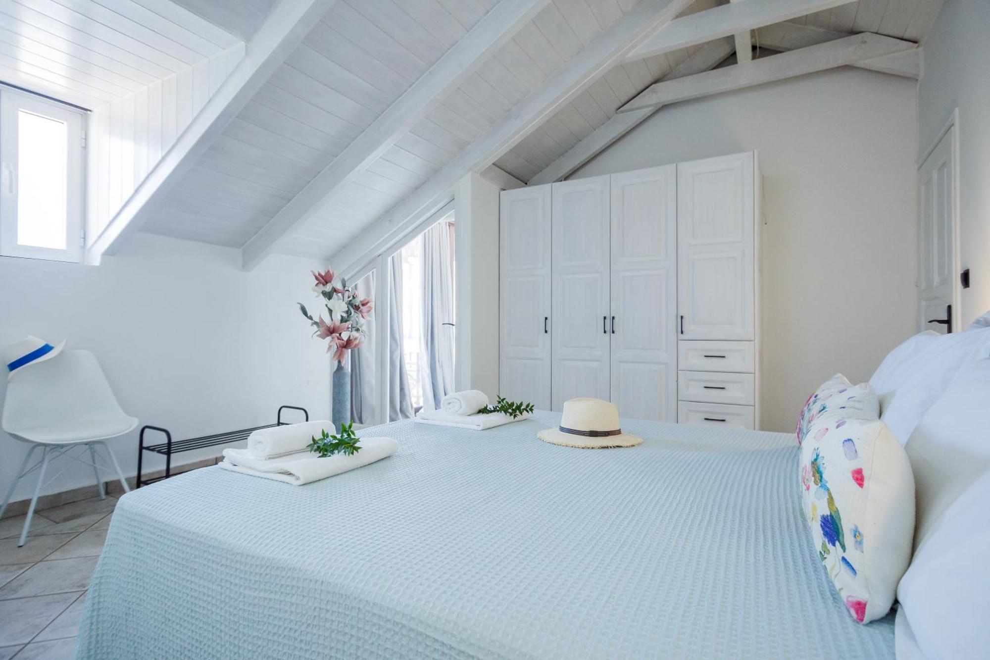 Tonias Houses - Thea House And Vrachos Attic Appartment اليكاناس المظهر الخارجي الصورة