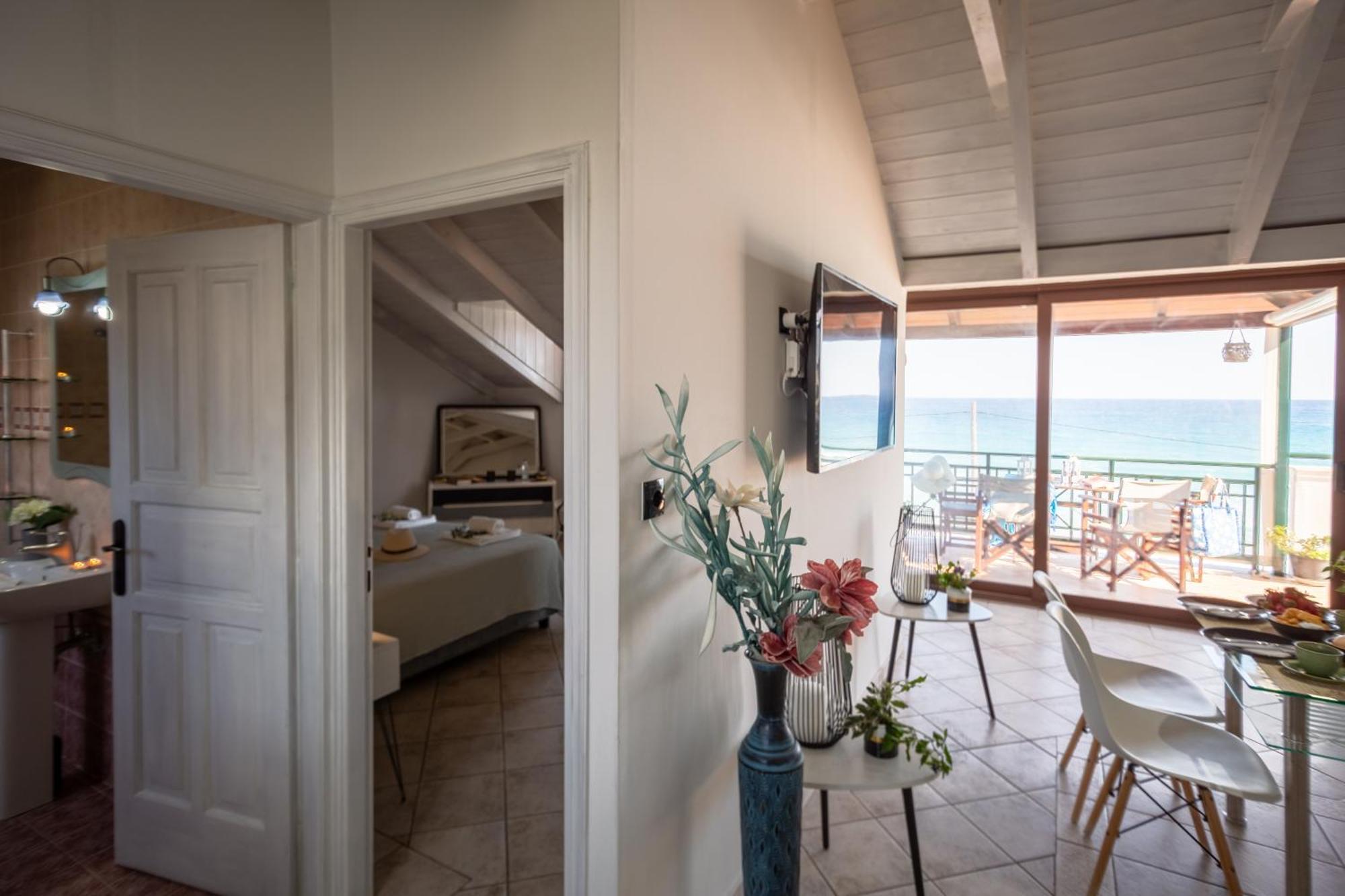 Tonias Houses - Thea House And Vrachos Attic Appartment اليكاناس المظهر الخارجي الصورة
